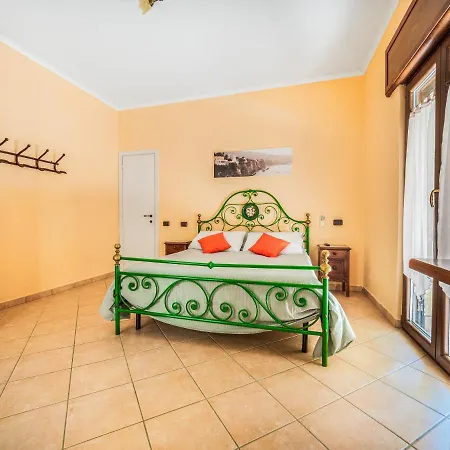 Grande Platano - Spacious In Sorrento Apartment